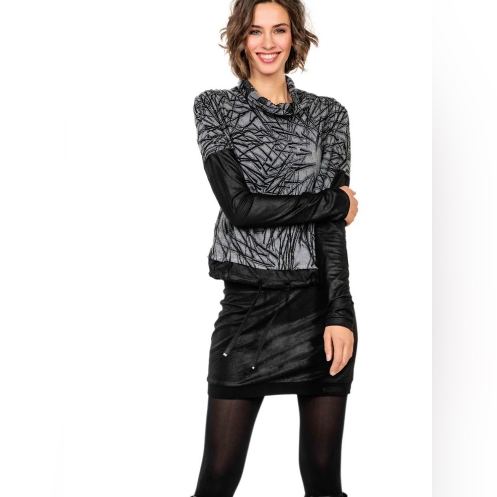 Beate Heymann geographic‎ pull over in black and gray